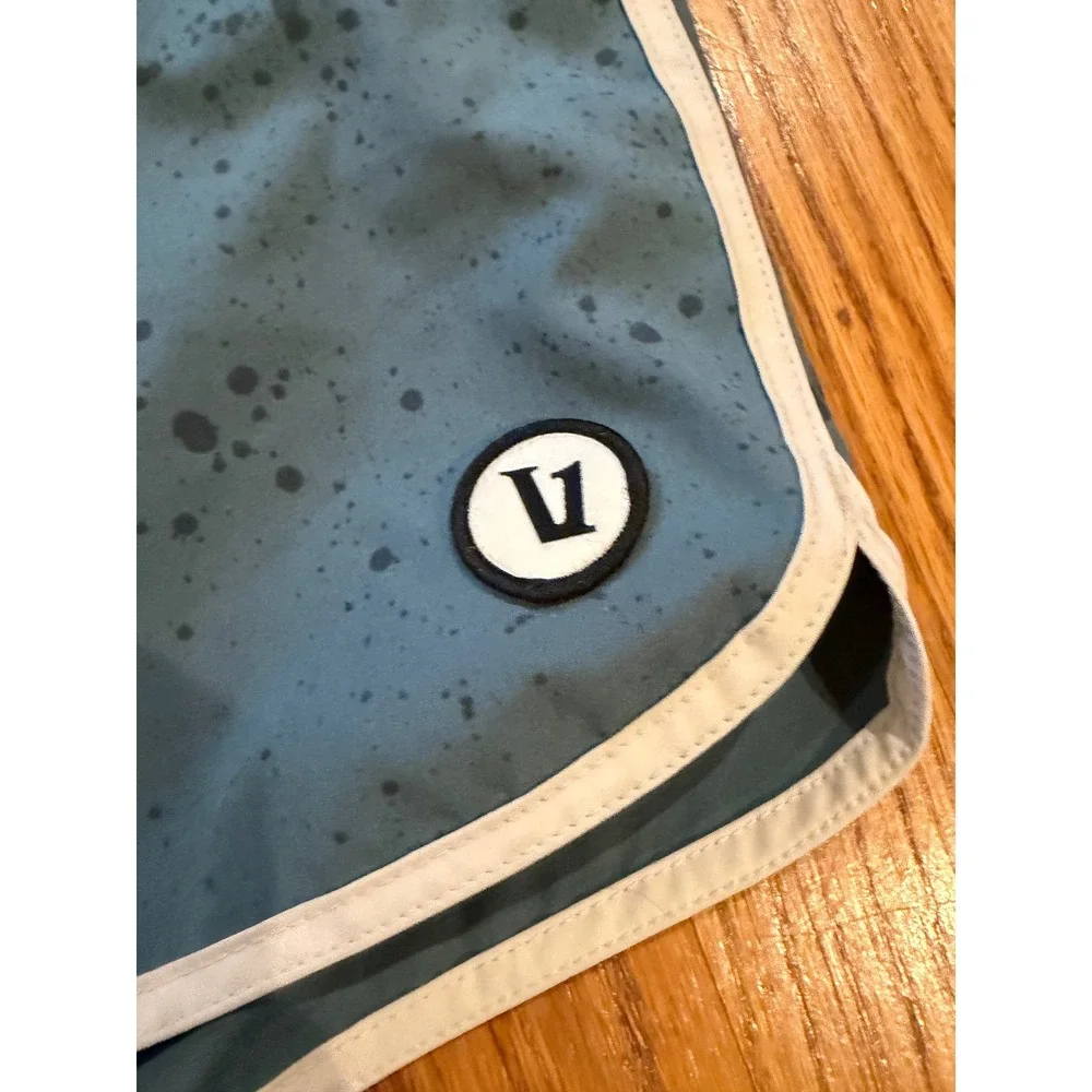 Vuori Cruise Boardshorts Mens 36 Blue Splatter Print Stretch Swim Trunks Scallop